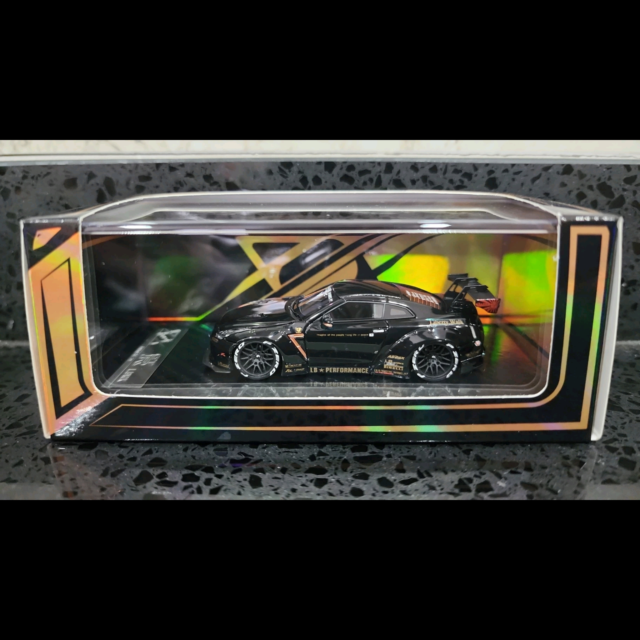 ERROR 404 NISSAN SKYLINE GT-R R35 LIBERTY WALK BLACK/GOLD - 1/64