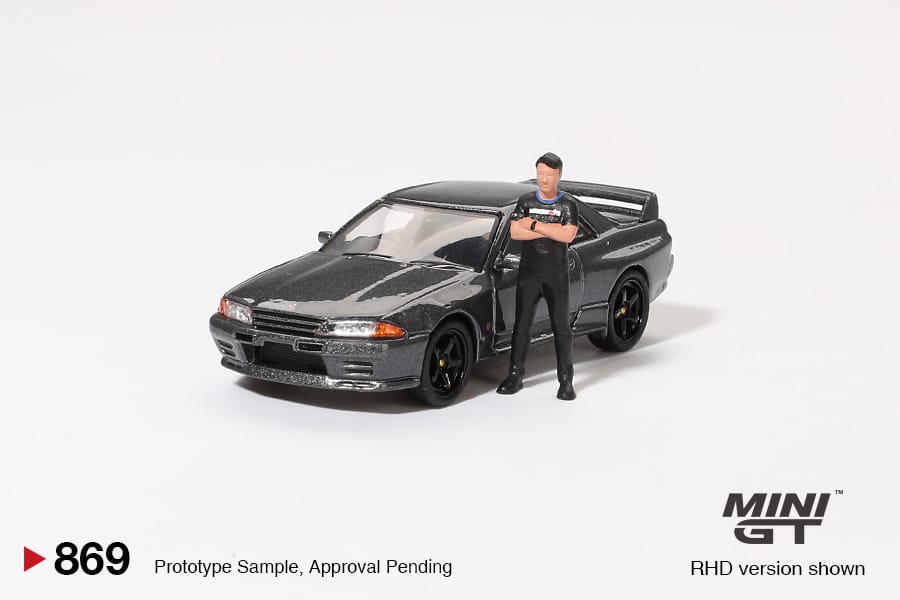 MINI GT #869 NISSAN SKYLINE GT-R R32 GUNMETAL + TSUGIO MATSUDA