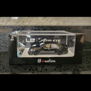 STARMODEL TOYOTA CROWN LIBERTY WALK BLACK + FIGURINE
