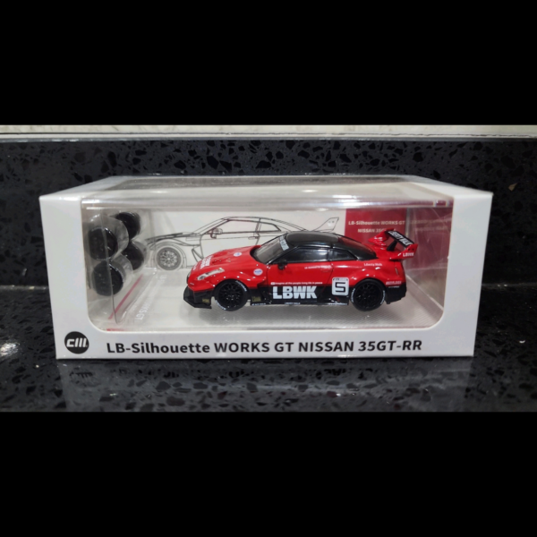 CM MODEL NISSAN 35GT-RR LB-SILHOUETTE WORKS GT RED/BLACK #5 + EXTRA WHEELS
