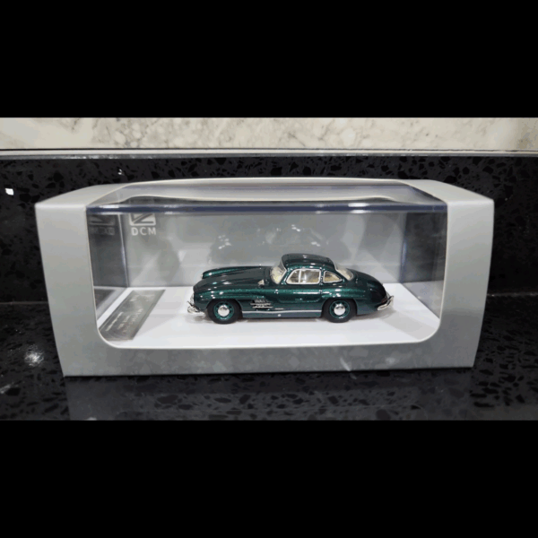 DCM MERCEDES-BENZ 300 SL GULLWING W198 GREEN + WHITE INTERIOR
