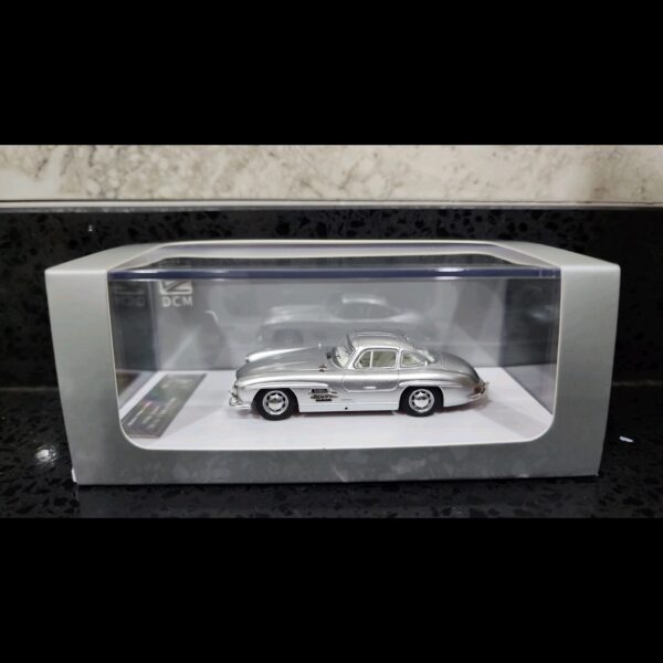 DCM MERCEDES-BENZ 300 SL GULLWING W198 SILVER + WHITE INTERIOR