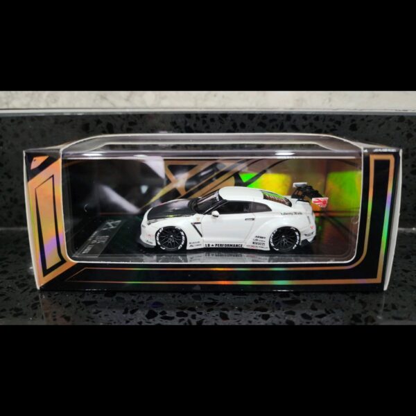 ERROR 404 NISSAN SKYLINE GT-R R35 LIBERTY WALK PEARL WHITE + CARBON HOOD